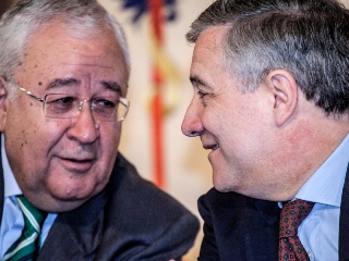 03/04/14 - Visit by Antonio Tajani to Spain: Jose Angel Biel, President of "las Cortes de Aragon", on the left, with Antonio Tajani, on the right © European Union
