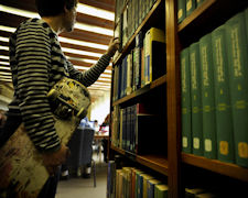 Boy in library © European Commission