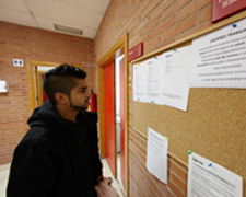 Young man looking at vacancy announcements © European Commission