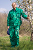 Florin Istrate, de 39 de ani, ajută agricultorii să îşi câştige existenţa în mod durabil în Bărbuleţu, România.