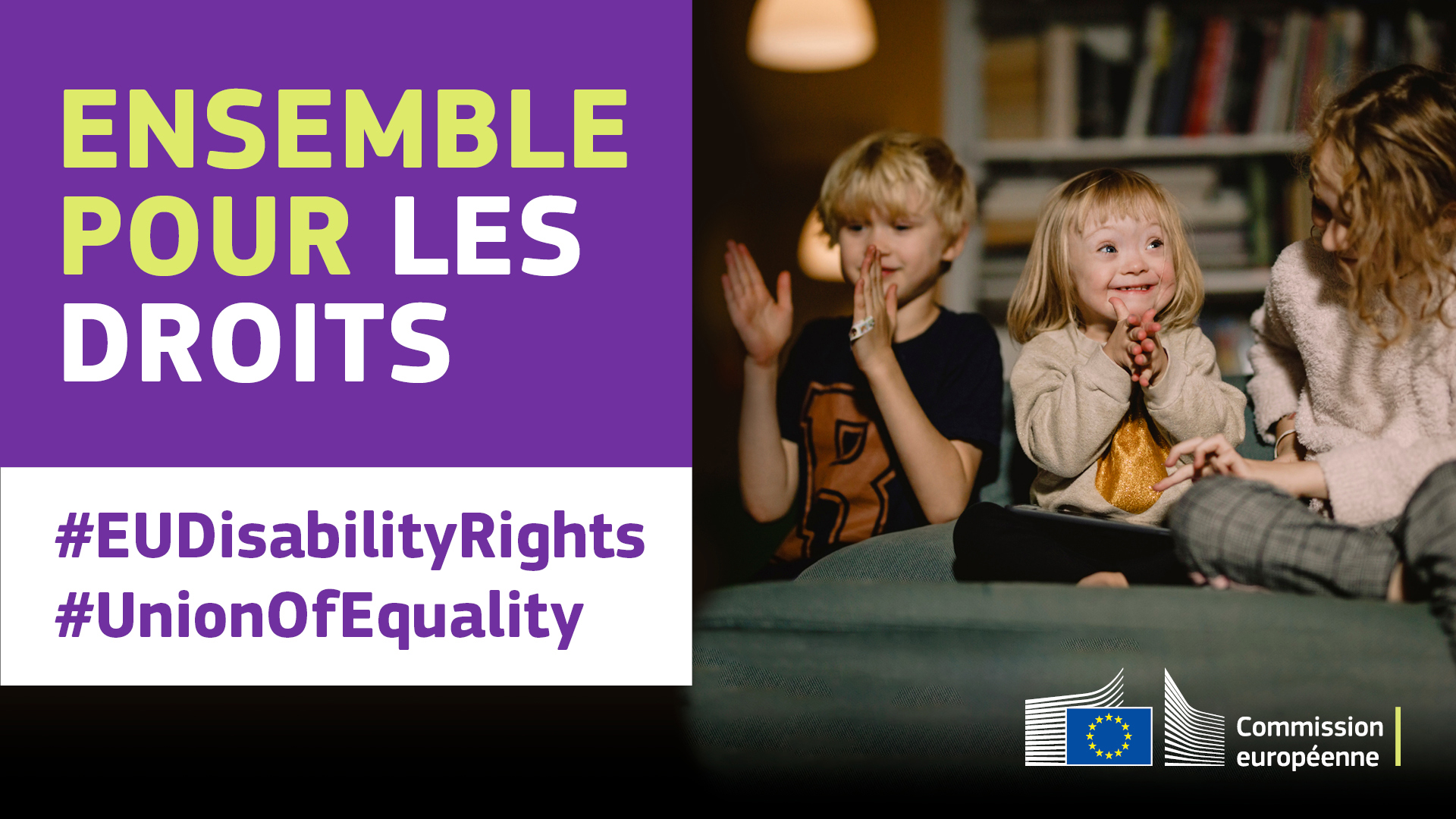 Trois enfants jouent ensemble. L’un est atteint de trisomie 21. Texte disant: ensemble pour les droits, #EUDisabilityRights, #UnionOfEquality.