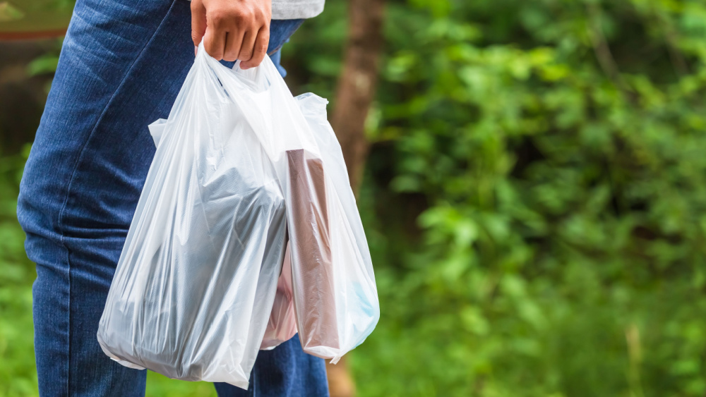 Decrease in lightweight plastic bags continued in 2021 - Eurostat