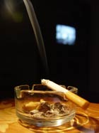 Tabakrauch enthält verschiedene Schadstoffe Tabakrauch enthält verschiedene Schadstoffe