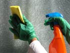 Gewisse Putzmittel setzen Chemikalien in die Luft frei Gewisse Putzmittel setzen Chemikalien in die Luft frei