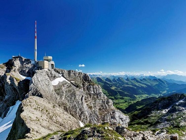 Meteorological station of Saentis (Switzerland) SAENTIS has one of the highest rates of lightning strikes in Europe with altitude 2 500 m, fully instrumented for the detection of lightning. 100 lightning strikes every year; many events of upward lighting leader.