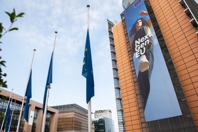 Next Gen EU banner on European Commission building, ©European Union
