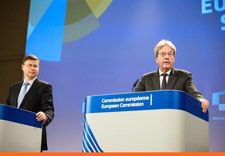 Valdis Dombrovskis and Paolo Gentiloni speaks at the Press Conference on the European Semester autumn package, ©European Union
