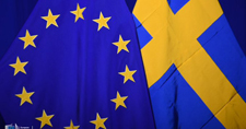 The national flag of Sweden next to the European flag, ©European Union