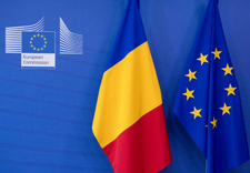 Romanian and European Union flags, © European Union