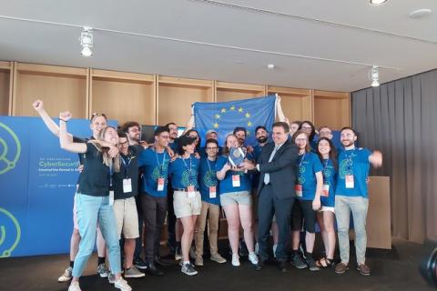 Team Europe together with the Commission's Executive Vice-President M. Schinas