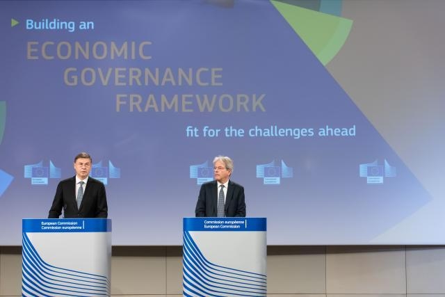 Press conference by Valdis Dombrovskis and Paolo Gentiloni on the Economic Governance Review © European Union