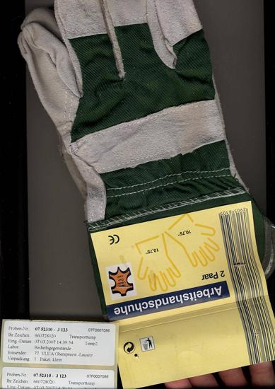 Photo of recalled product: Working gloves - 2 pairs of working gloves, 10.75"