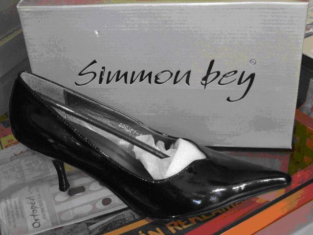Photo of recalled product: Ladies' shoes