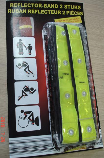 Photo of recalled product: Reflective armbands - Reflector – Band 2 Stuks / Ruban Réflecteur 2 Pièces