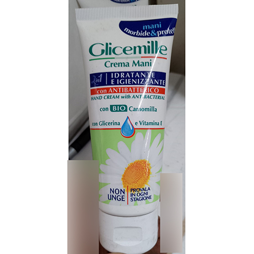 Idratante e igienizzante con antibatterico