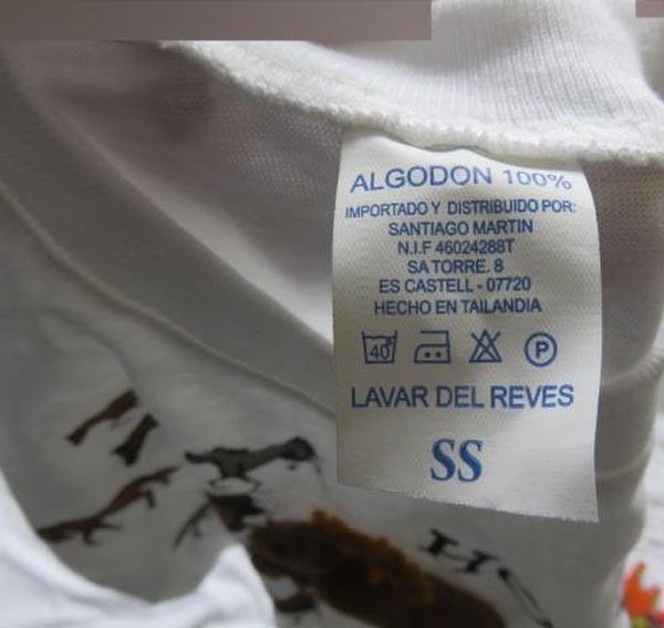 T-shirt with plush decorative features