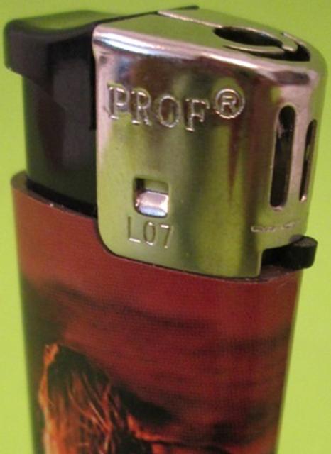 Novelty lighter