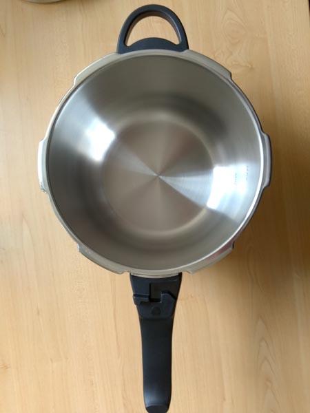 Pressure cooker