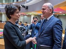 From left to right: Marianne THYSSEN, European Commissioner for Employment, Social Affairs, Skills and Labour Mobility, and Biser PETKOV, Bulgarian Minister for Labour and Social Policy.